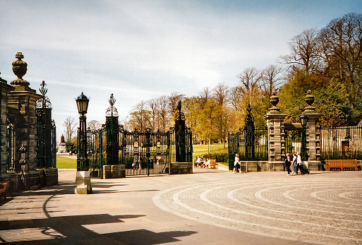 Pittencrieff Park